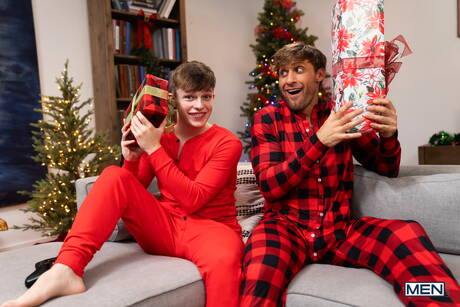 Les mecs américains chauds, le jeune Jake Preston et le musclé Dom King baisent le cul après avoir sucé