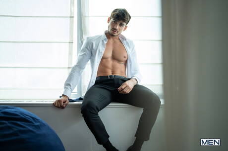 プエルトリコのタフガイ、アシュトン・サマーズとアメリカの雄牛、ドム・キングがお風呂で熱いセックスをする