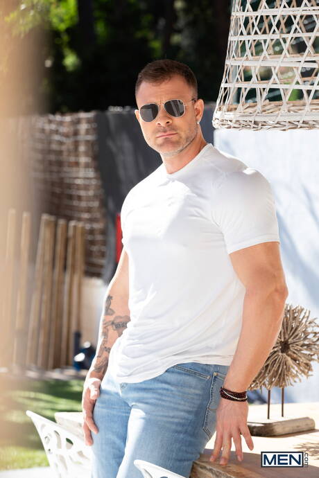 Men.com: Spanish hunk Allen King and american stud Austin Wolf in hot homosexual action in kitchen