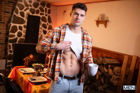 加拿大肌肉男馬利克·德爾加蒂和帥哥利亞姆·阿列託在戶外熱戀