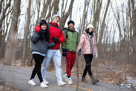 加拿大肌肉男馬利克·德爾加蒂和帥哥利亞姆·阿列託在戶外熱戀