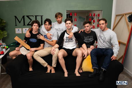 Die versauten Typen Ashton Summers, Kyle und Cristiano bohren einen Arsch