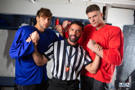 Die geilen Typen Malik Delgaty, Mateo Zagal und Dom King bei einem heißen Dreier-Arschfick