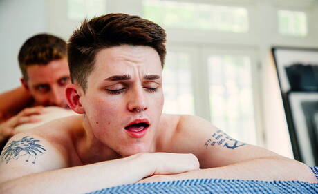 Hot american guys beautiful boy Avery Jones and muscular Johnny Ford fuck ass after sucking dick