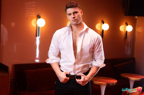 ホットな友人マリク・デルガティ、マテオ・トーマス、ラ・プチ・ブロンドが3Pバイプレジャーを楽しむ