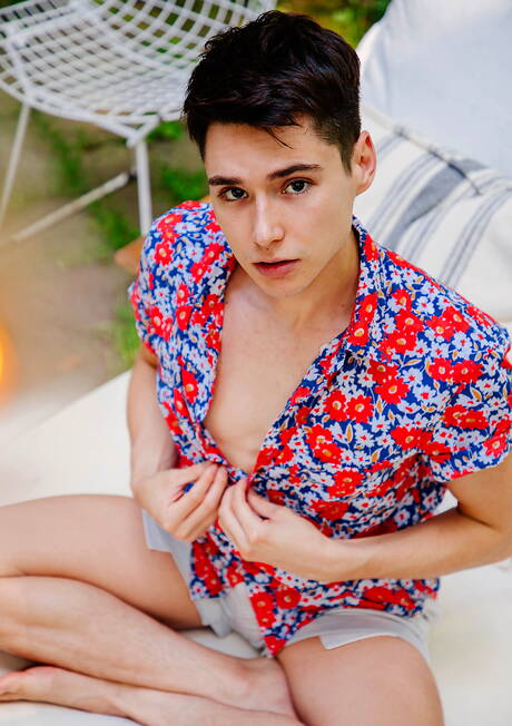 Cocky Boys: Os jovens atores pornôs americanos Leo Grand e Roman Todd fazem um bom sexo anal ao ar livre