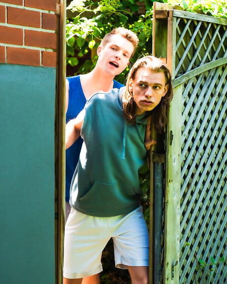 Canadian hot twink Benjamin Blue and canadian pretty boy Leo Louis in hot anal sex outside