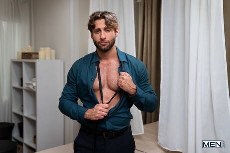 性感朋友 Joey Mills、Dom King 和 Big Dick Fig 激情三人肛交