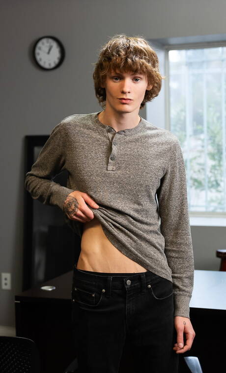 Sexy americans, hunky guy Reese Rideout and beautiful boy Spikey Dee in hot ass fuck action outdoor