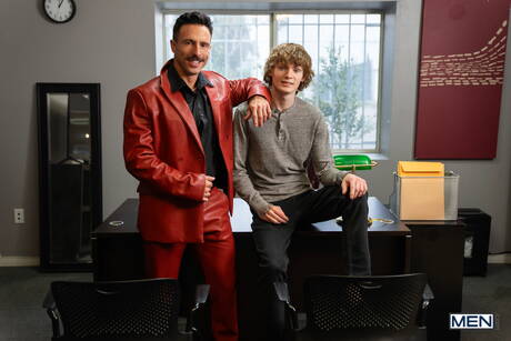 Americani sexy, il bel ragazzo Reese Rideout e il bellissimo ragazzo Spikey Dee in una bollente azione di sesso anale all