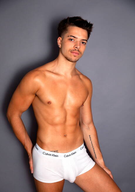 Twee Amerikaanse jongens, de gespierde Evan Knoxx en de knappe Sean Xavier, in zwart-wit seksfilms