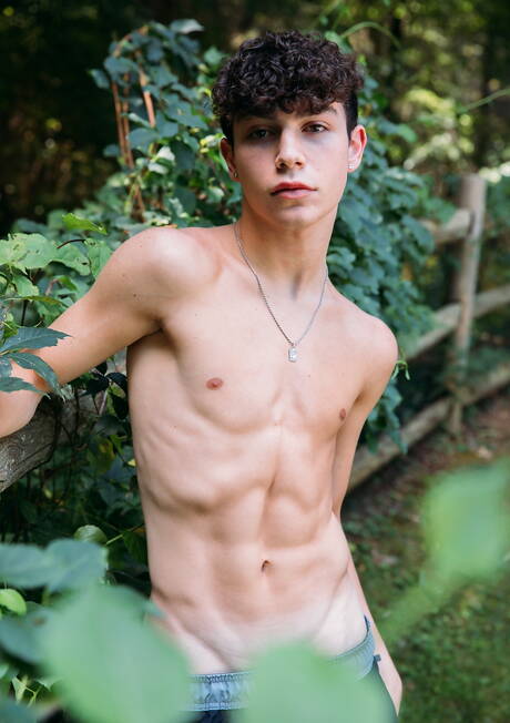 American beautiful boy Harley Xavier and pretty boy Hayden Brooks have a good anal sex outside