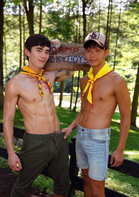 Cocky Boys: Chicos americanos calientes, el guapo Cody Seiya y el joven Dane Jaxson en una acción homosexual caliente al aire libre