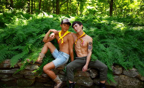 Chicos americanos calientes, el guapo Cody Seiya y el joven Dane Jaxson en una acción homosexual caliente al aire libre