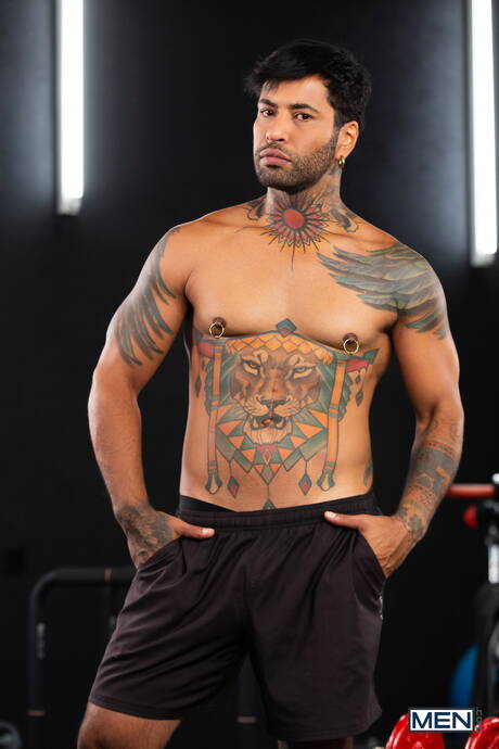 Men: 英國超級帥哥Mister Deep Voice和伊拉克公牛Babylon Prince吸吮後操屁股