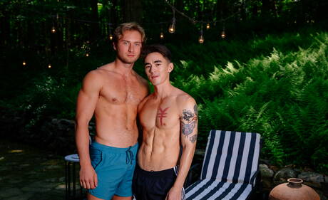 Nette amerikanische Jungs, der heiße Twink Cody Seiya und der Hengst Daniel Evans haben einen guten Analsex im Freien