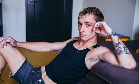 Los estadounidenses calientes, el joven Nick Floyd y el joven Theo Brady tienen un buen sexo anal