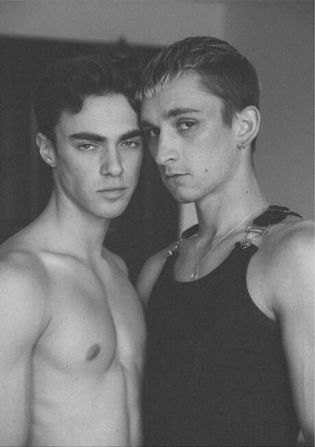 Los estadounidenses calientes, el joven Nick Floyd y el joven Theo Brady tienen un buen sexo anal