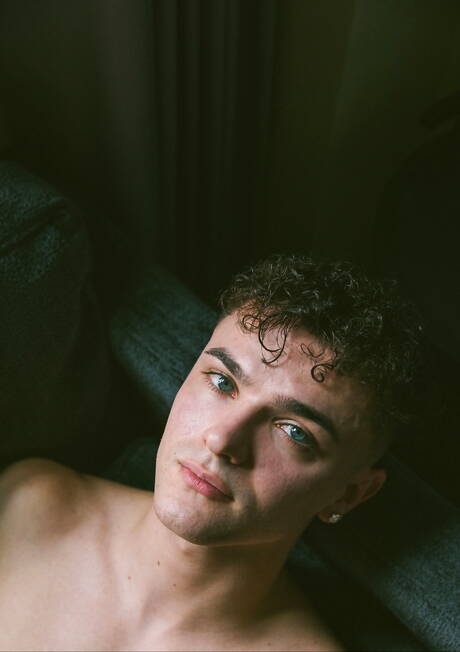 Superstud Aaron Elias and american beefy Roman Todd fuck ass after blowjob in hot shower