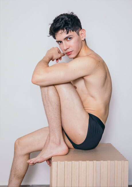 Cocky Boys: Latino muscular Abraham Shehell and hunky guy Chriss Murphy make a love