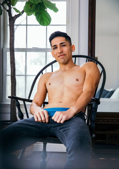 O garanhão Chris Andy e o americano gostoso Daniel Evans transando depois de chupar o pau