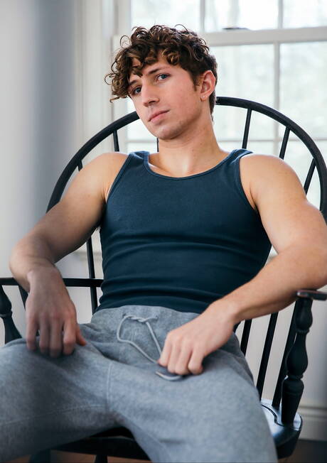 Der heiße amerikanische Bodybuilder Greyson Myles und die bullige Hazel Hoffman bei heißer Arschfick-Action