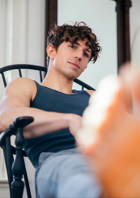 Hot american boys bodybuilder Greyson Myles and beefy Hazel Hoffman in hot ass fuck action