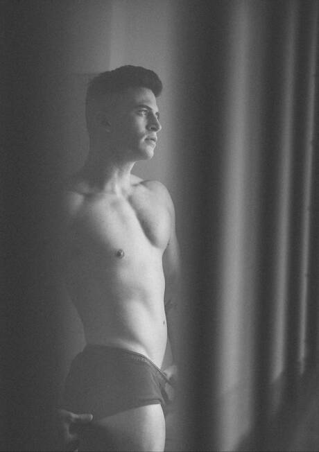 Gorący amerykańscy faceci gorący młodzieniec Nick Floyd i ogier Trevor Brooks pokazują idealne ciało w wannie