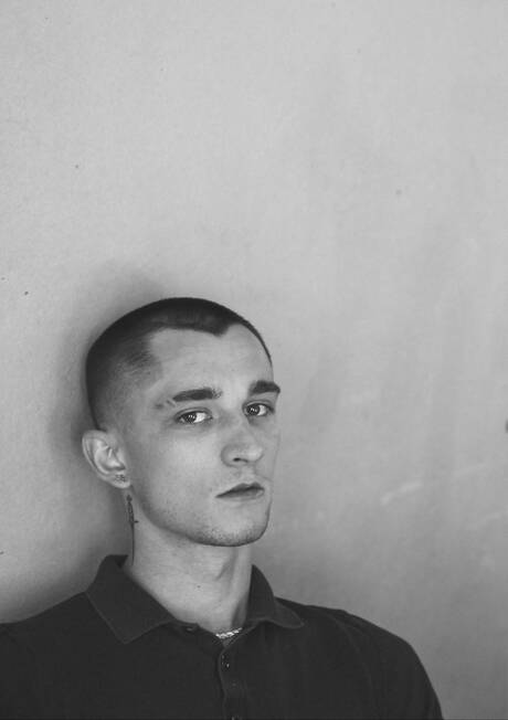 Heiße amerikanische Twinks Theo Brady und der muskulöse Trevor Brooks haben harten Analsex