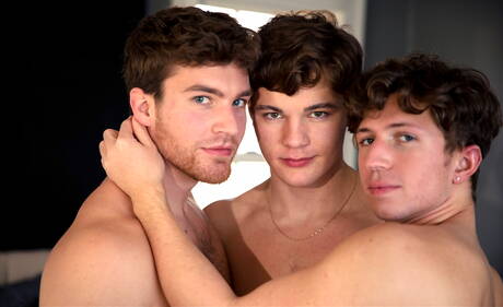 Die versauten Kumpels Carter Collins, Greyson Myles und Oliver Marks haben einen heißen Dreier-Sex
