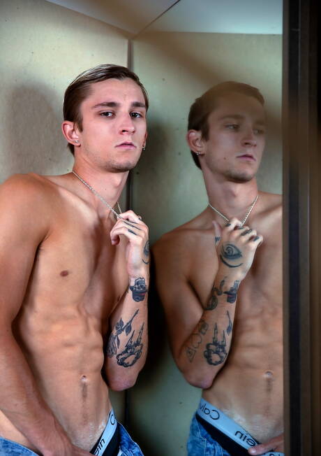 Two american guys stud Daniel Evans and young Theo Brady sucking and screwing each other