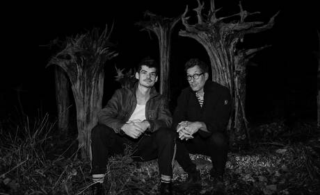 Garotos americanos gostosos, o lindo garoto Lane Colten e o garanhão Tristan Hunter fodem a bunda depois de chupar um pau ao ar livre