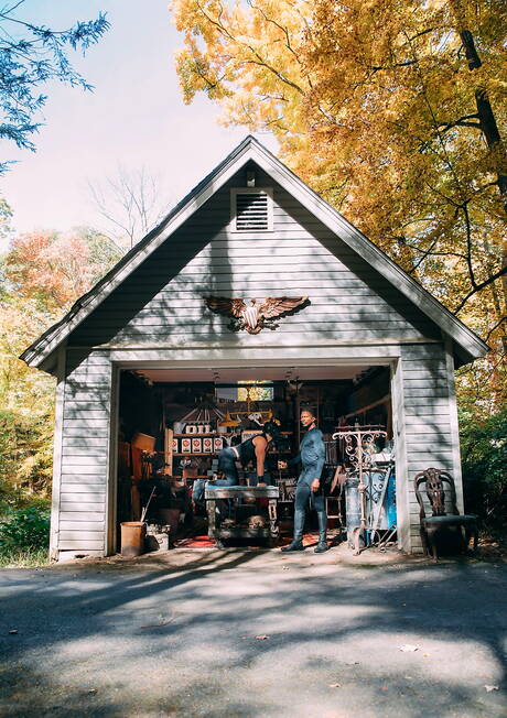 Pretty american guys muscular Daniel Evans and husky guy Sean Xavier in interracial love outside