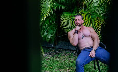 Pretty american guys stud Andrew Stark and bodybuilder Greyson Myles sucking and fucking each other in hot shower