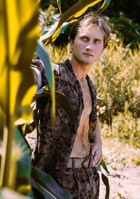 Latin hunk Angel Elias and american stud Daniel Evans in hot ass bang outside