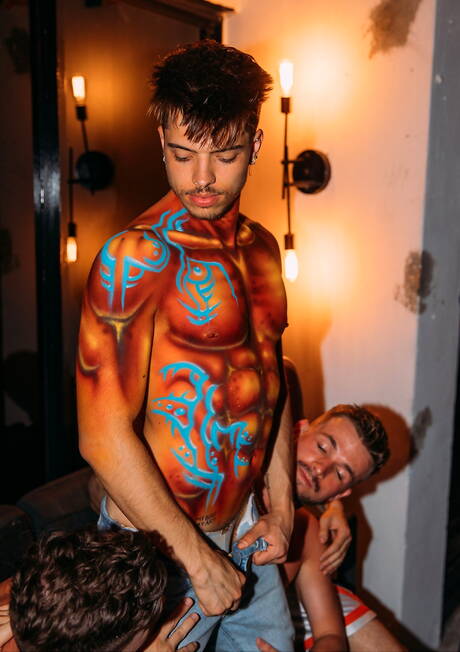 性感的 Daniel Evans、Diego Sans 和 Evan Knoxx 三人組激情戲