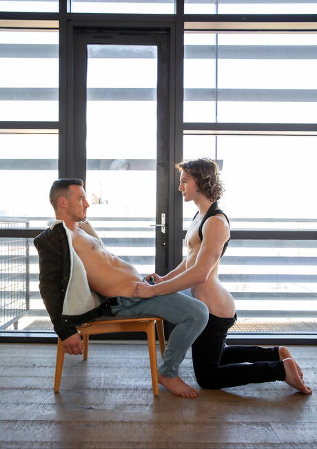 Cocky Boys: Famous americans, muscular Derek Kage and strongman Hazel Hoffman have a hot couple scene