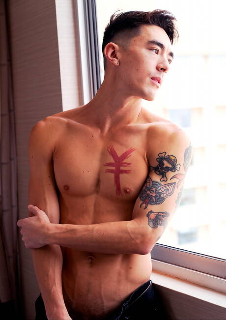 Los estadounidenses calientes Cody Seiya y el joven Lane Colten tienen una escena de pareja caliente