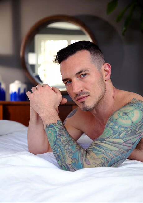 Cocky Boys: Nice american guys strong bull Derek Kage and superstud Evan Knoxx in hot ass fuck action