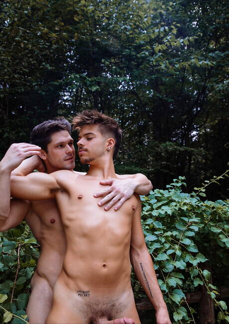 Two american boys husky guy Devin Franco and hunky guy Evan Knoxx fuck ass after sucking cock outdoor