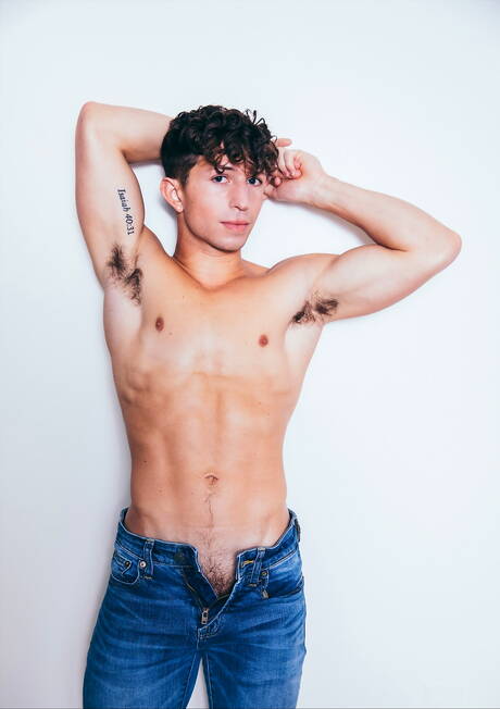 Hübsche amerikanische Bodybuilder Dom King und muskulöser Greyson Myles in heißer homosexueller Action