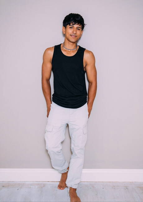 Beefy Hunter and latin young dude Noah Fox in hot homosexual scene