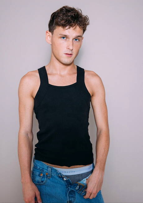 Beefy Hunter and latin young dude Noah Fox in hot homosexual scene