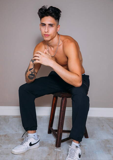 古巴硬漢Angel Elias和美國帥哥Theo Brady激情同性愛