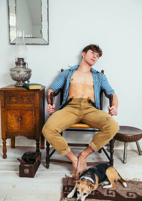 Der nette amerikanische Kumpel Greyson Myles und der junge Lane Colten bohren einen Arsch