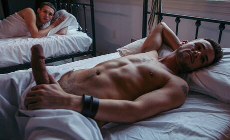 Der nette amerikanische Kumpel Greyson Myles und der junge Lane Colten bohren einen Arsch