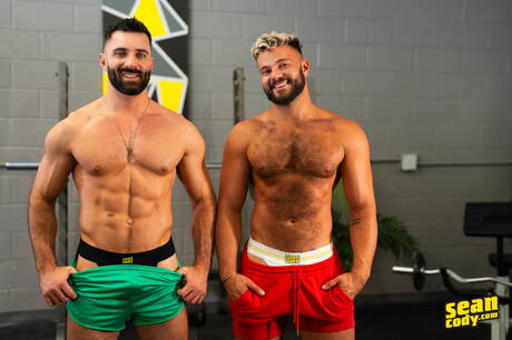 Le copain sensuel Levi et le gars sensuel Hayden Hunter baisent le cul après avoir sucé une bite