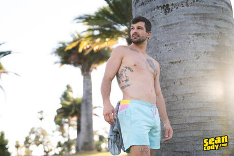 American strongman Brysen and stud Ian Roman shows a beautiful body outdoor