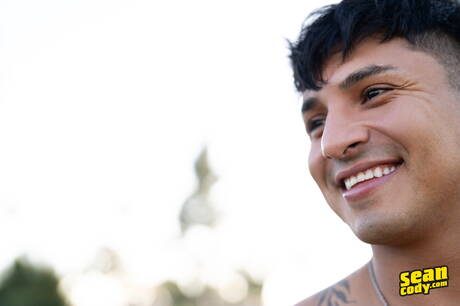 American strongman Brysen and stud Ian Roman shows a beautiful body outdoor