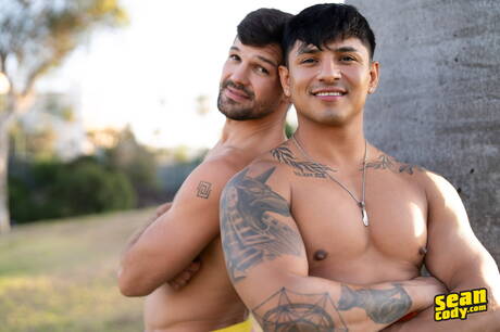 American strongman Brysen and stud Ian Roman shows a beautiful body outdoor